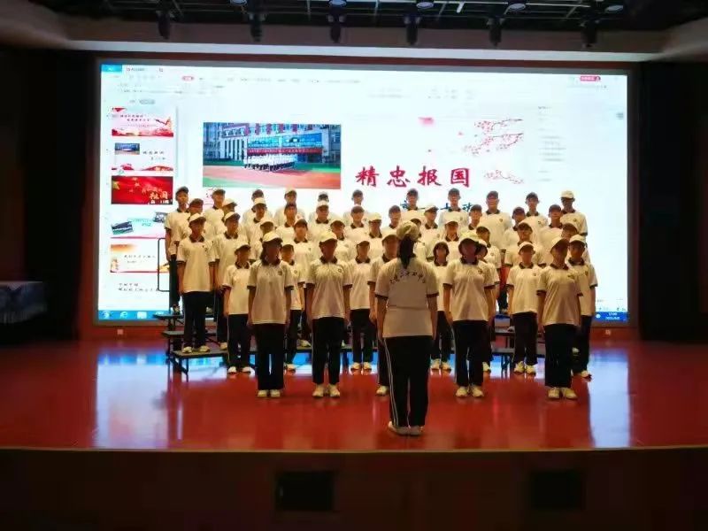 训练军姿的简单步骤_军姿练习_军人练军姿视频