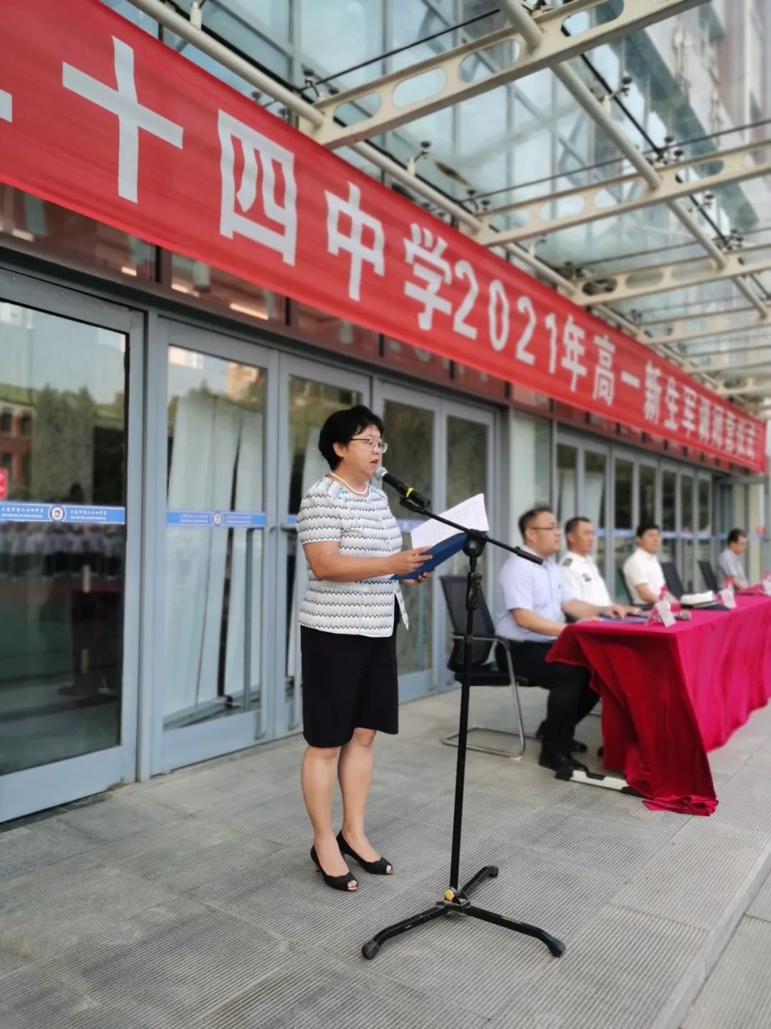 军人练军姿视频_训练军姿的简单步骤_军姿练习