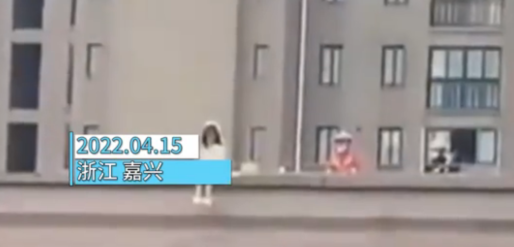 消防员劝慰女子跳楼事件_湖州织里跳楼事件_嘉兴女子轻生消防员救援