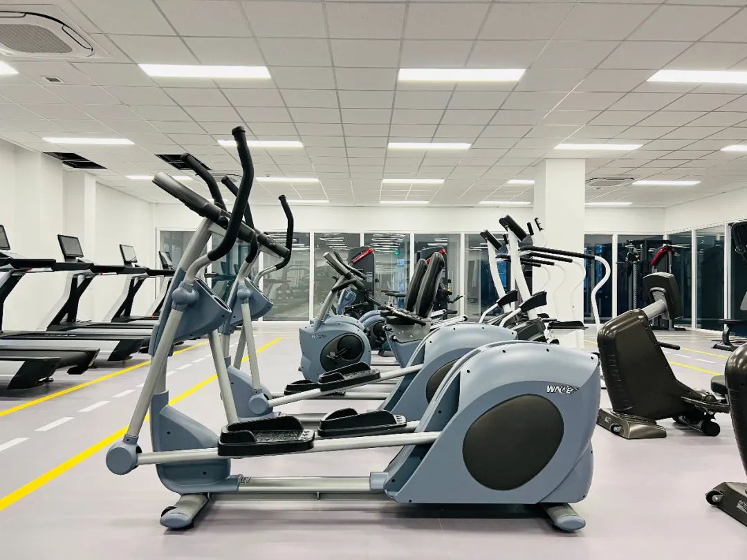 史密斯机训练视频_史密斯综合训练器使用方法_综合训练器 史密斯机