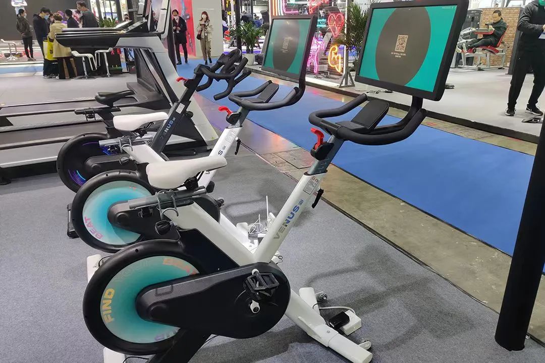 史密斯综合训练器使用方法_史密斯机训练视频_综合训练器 史密斯机