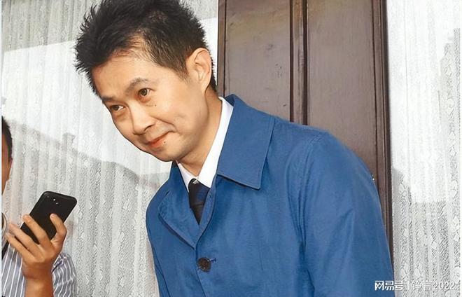 台湾政论节目主持人拍桌怒呛_台湾新闻节目_许贵雅怒拍桌事件