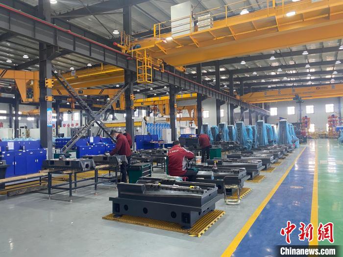 力劲集团工作区现场。 孟令卓 摄