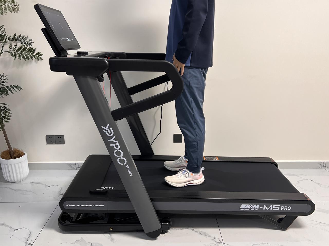 什么牌子跑步机好适合家用_易跑M5 Pro评测_大坡度跑步机选购指南