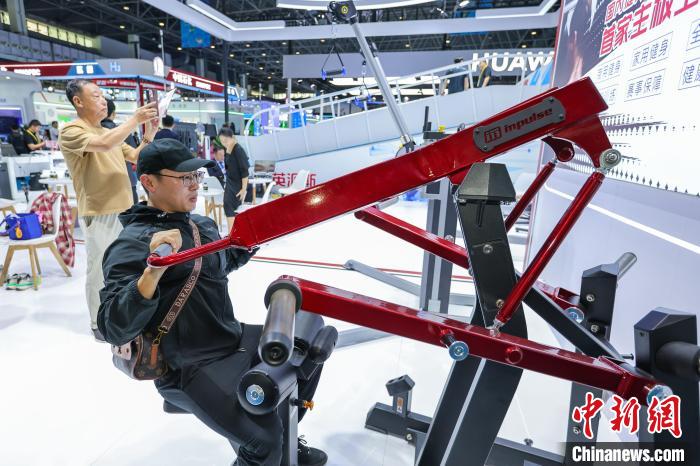 综合训练器 健身_消博会健身设备_智能体育健身装备