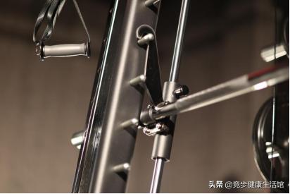 健身房常见设备种类_综合训练器 健身_史密斯深蹲机使用方法